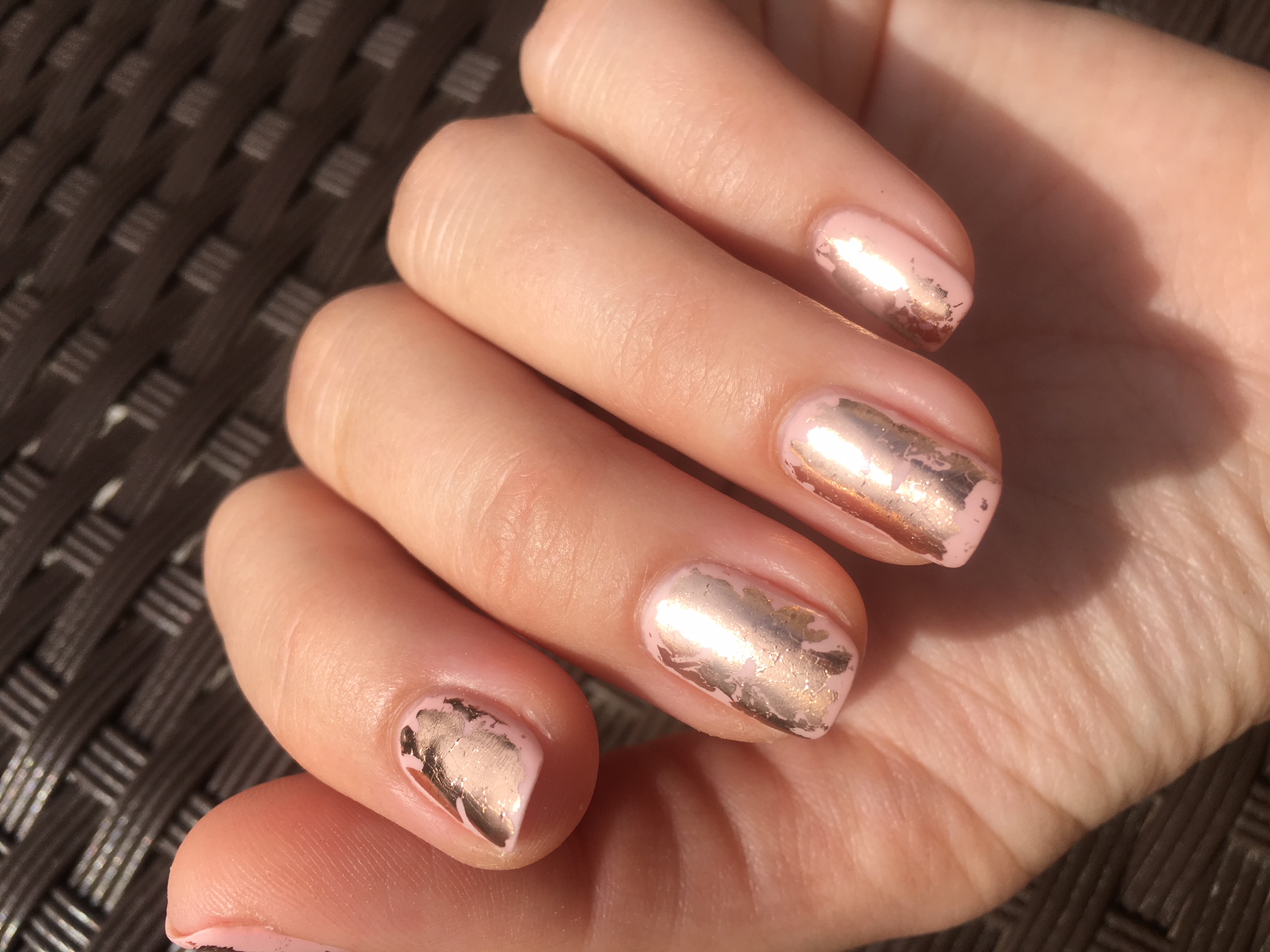 Rose gold nail art
